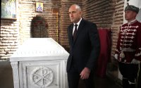 Поклон пред саркофага на цар Самуил в базиликата "Света София" (СНИМКИ)