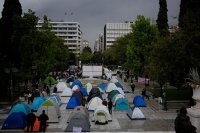 Студентски протести: Палатков лагер в Атина, сблъсъци в Тирана