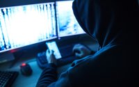 Бомбените заплахи идват от превзети имейли от Италия, Великобритания, Ливан, Бразилия и Аржентина, задържани няма