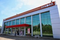 Рафинерията на "Лукойл" в България влиза в сделката на милиардера Тод Боули
