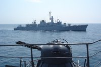 Фрегатата "Верни" отново се е отправила към района на атакуаните кораби