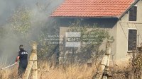 Голям пожар избухна във вилната зона край Изворище (СНИМКИ)
