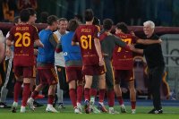 Рома спечели домакинството си на Дженоа с голове след почивката