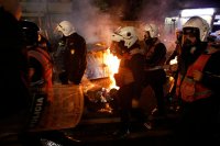 Протестите в Албания: Поредна вечер на сблъсъци с полицията