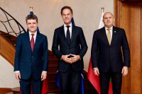 Заради сигурността в Черно море: Премиерът Радев и румънският президент се срещат с генералния секретар на НАТО