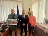 Федерацията по лека атлетика дари на Перник проект за модерна писта