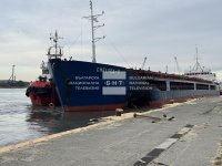 Корабът "Челси-3" акостира на пристанището в Бургас