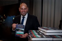 Забележителният път на Петър Стойчев вече е събран в книга