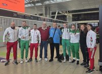 Транспортни проблеми за националния отбор по сумо преди световното първенство в Баку