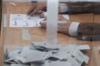 &bdquo;Кой става президент не ни интересува, искам цените да бъдат по-малки&ldquo;: Как протича изборният ден в Буковлък?