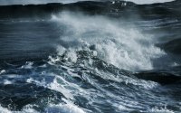 Силен вятър блъсна круизeн кораб в два контейнеровоза в Северно море (ВИДЕО)