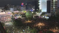 Предизборно мълчание в Сърбия, многохиляден митинг на студентите в Белград