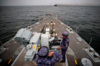 Търговски кораб е ударен от дрон в Черно море и потъва край румънския пристанищен град Констанца
