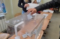Машина в секция в Русенско спря да работи, гласува се с хартия