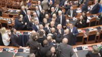 Депутати се сбиха в албанския парламент