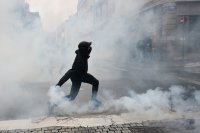 Париж след протестите се върна в обичайния си ритъм, първите българи гласуваха