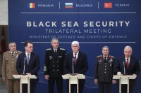 Министър Стоянов: Три морски дрона са атакували контейровоза на 21 мили от Шабла