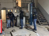 Разкриха високотехнологична нелегална фабрика за цигари край Карнобат