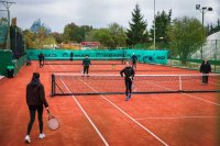 Тенис кортове с четири различни настилки бяха открити в спортен комплекс "Бонсист" в София