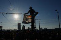 &bdquo;Хелоуинско шествие&ldquo; в Париж: Поредна вълна от социално недоволство