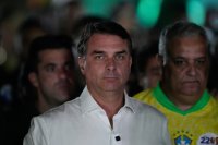 Анулираха паспорта на десния кандидат за президент на Бразилия Флавио Болсонаро