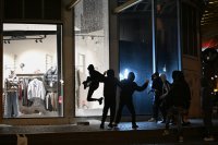 &bdquo;Хелоуинско недоволство&ldquo;: Париж се готви за нова протестна вълна