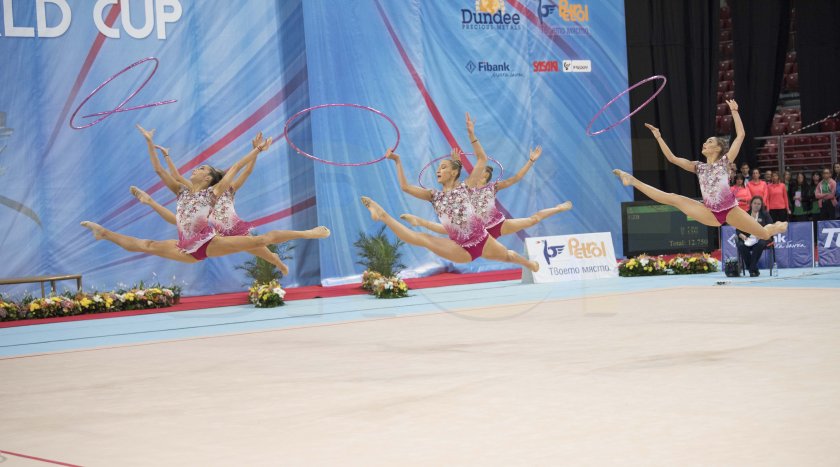 българският ансамбъл спечели златен медал финала пет обръча турнира художествена гимнастика москва видео