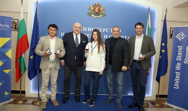 министър кралев награди почетни медали шампионките европейското отборно първенство таекуондо