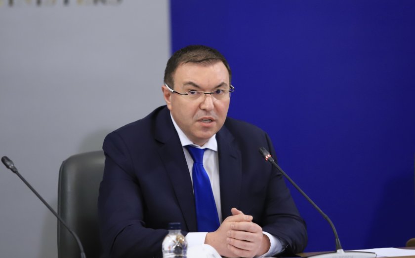 министър ангелов загатна отварянето стадионите