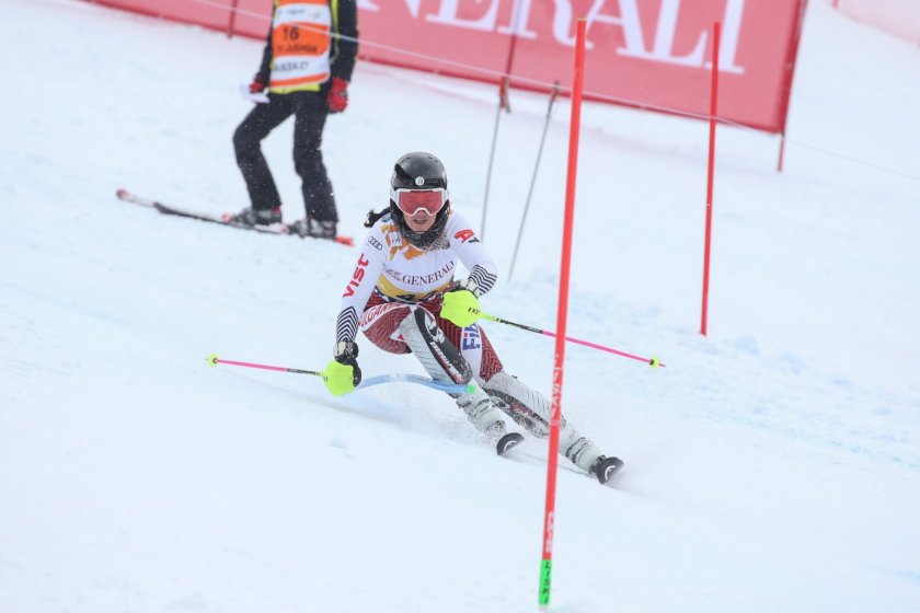 Юлия Златкова завърши пета на Световното по алпийски ски в Банско