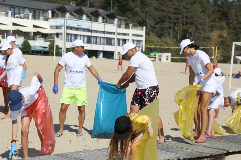 плеяда шампиони изчисти плажа камчия