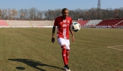 Фернандо Каранга продължава да бъде едноличен лидер при голмайсторите