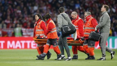 Лоран Кошчелни извън теренa за шест месеца