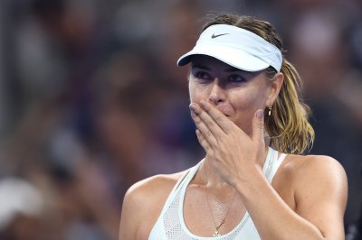 Шарапова започна новата година с категорична победа