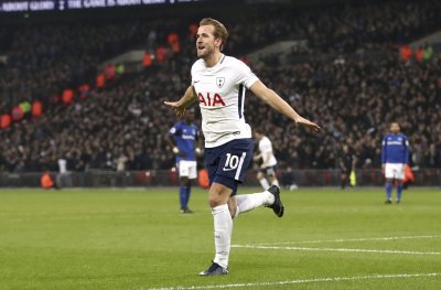 Тотнъм разгроми Евертън, "шпорите" дишат във врата на Ливърпул