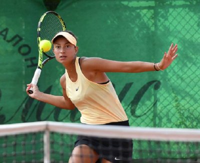 Петя Аршинкова се класира за втория кръг на тенис турнира в Порто