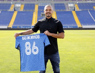 Валери Божинов oтново в Левски