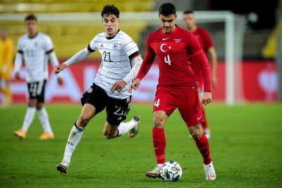 Германия и Турция спретнаха зрелище с шест гола в Кьолн