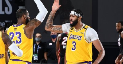 Лейкърс разгроми Маями в мач №1 от финалите на НБА
