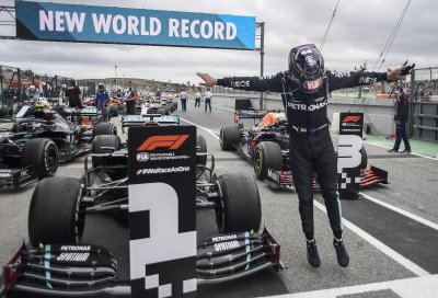 Люис Хамилтън вече е пилотът с най-много победи в историята на Формула 1