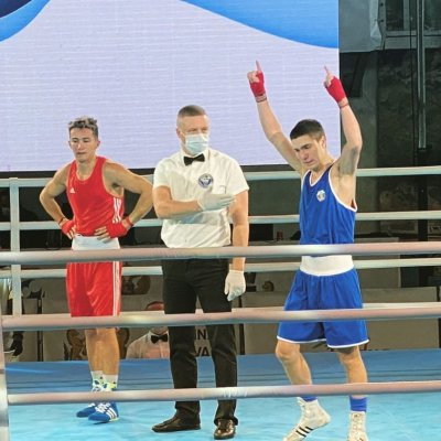 Трима българи ще боксират за европейски титли