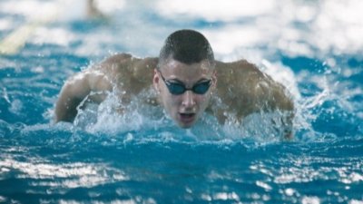 Продължават да падат рекорди на Държавното по плуване