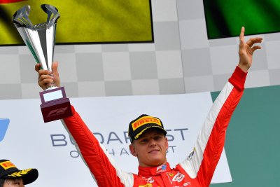 Шумахер се готви за дебюта във Формула 1 със записи на баща си