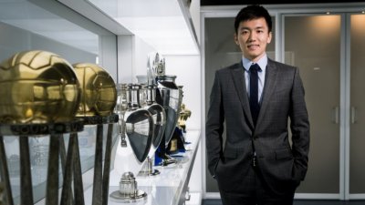 Собственикът на Интер Стивън Жанг може да продаде дела си в клуба