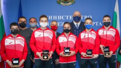Министър Кралев награди медалистите от Европейското първенство по спортна гимнастика