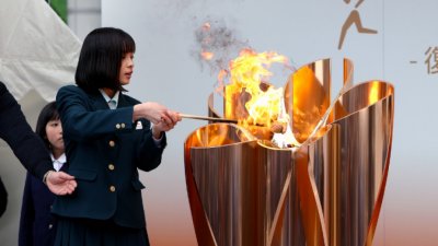 Олимпийският огън потегля без публика