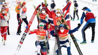 Терезе Йохауг с трето злато на световното по ски бягане