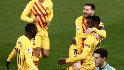 Барселона доближи лидера след успех в Памплона