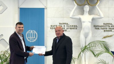 НСА удостои Тервел Пулев със сертификат за доброволчество
