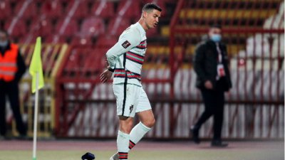 Захвърлената от Роналдо лента на търг в Белград